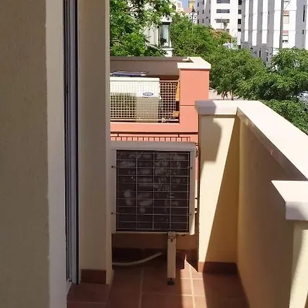 Edificio Naranjos אסטפונה