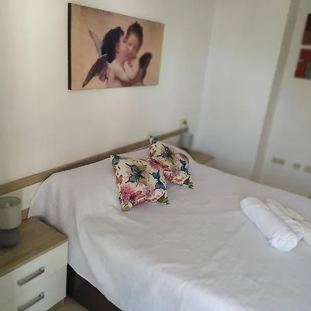 מלון Edificio Naranjos אסטפונה